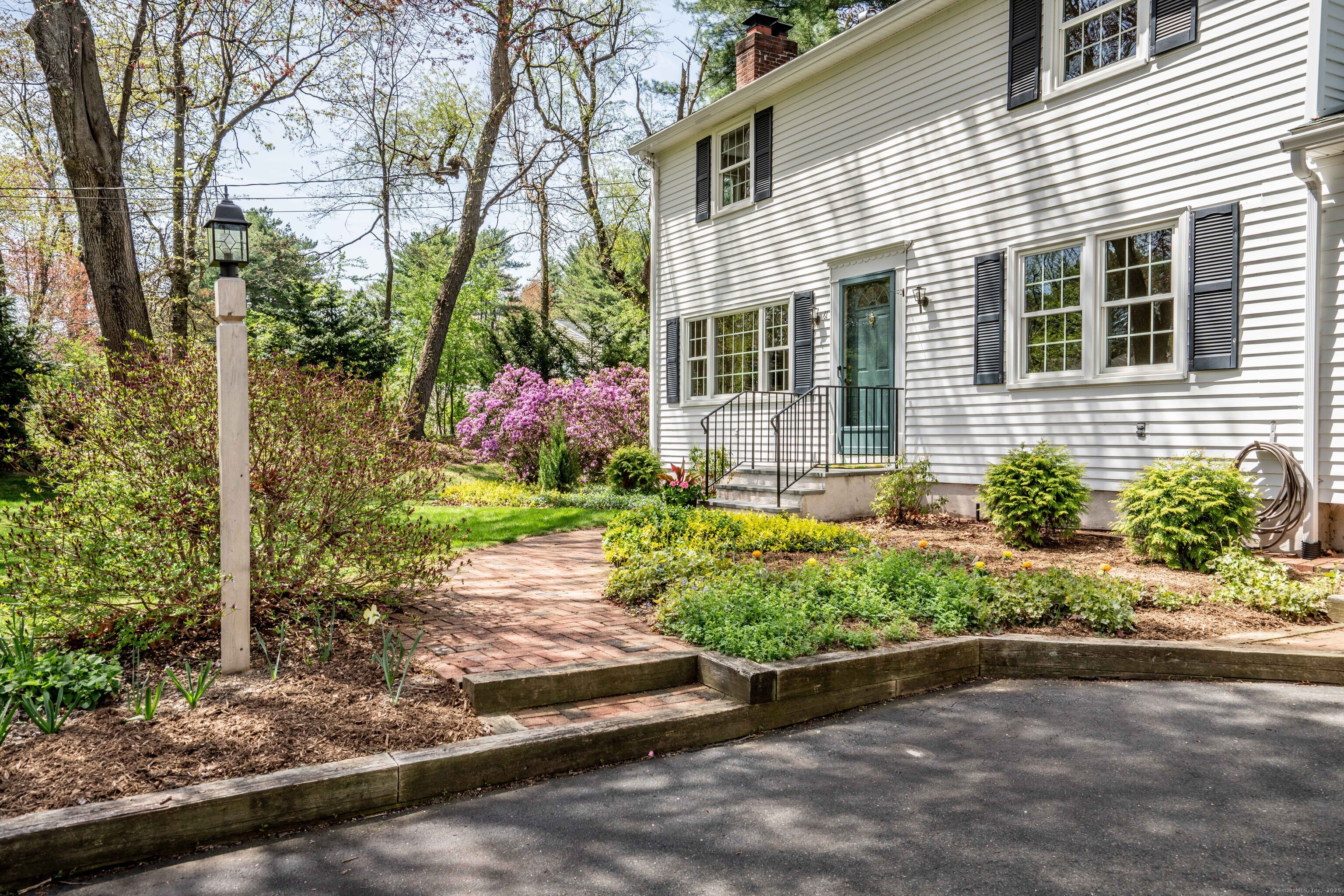 Property for Sale at Simsbury Manor Drive, Simsbury, Connecticut - Bedrooms: 4 
Bathrooms: 2 
Rooms: 9  - $389,900