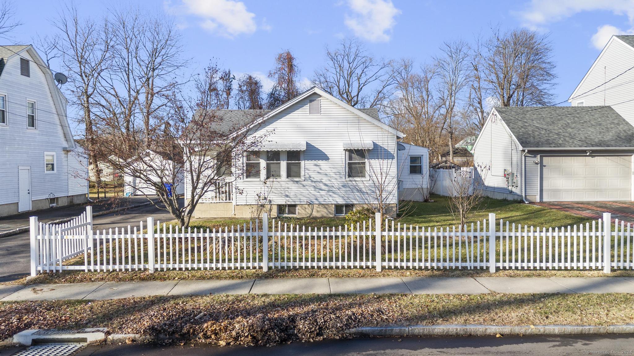 43 Goodsell Street, West Hartford, Connecticut - 4 Bedrooms  
3 Bathrooms  
7 Rooms - 