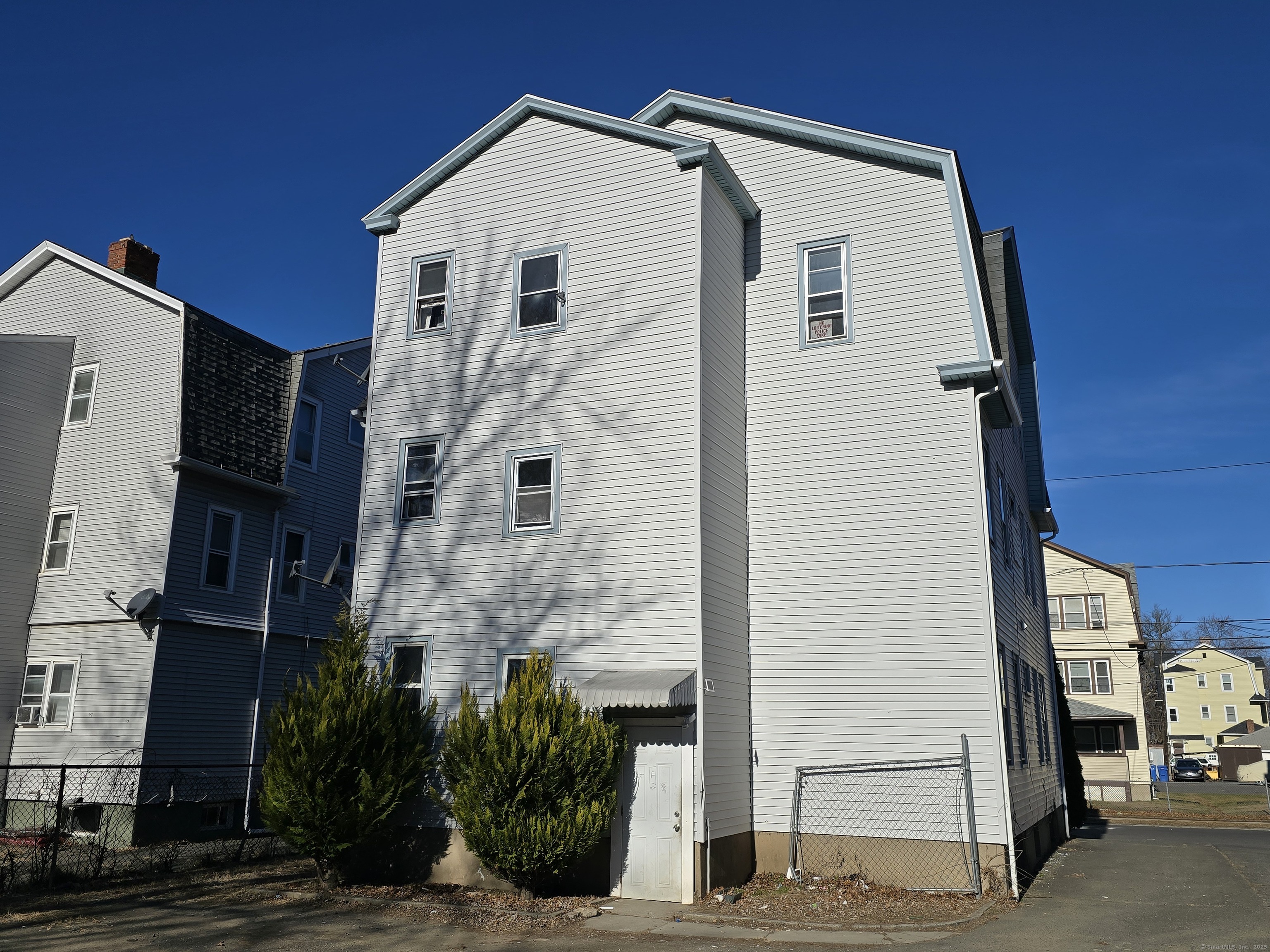 Hartford, Connecticut 06106, United States, 6 Bedrooms Bedrooms, ,3 BathroomsBathrooms,Residential,Pending,20360