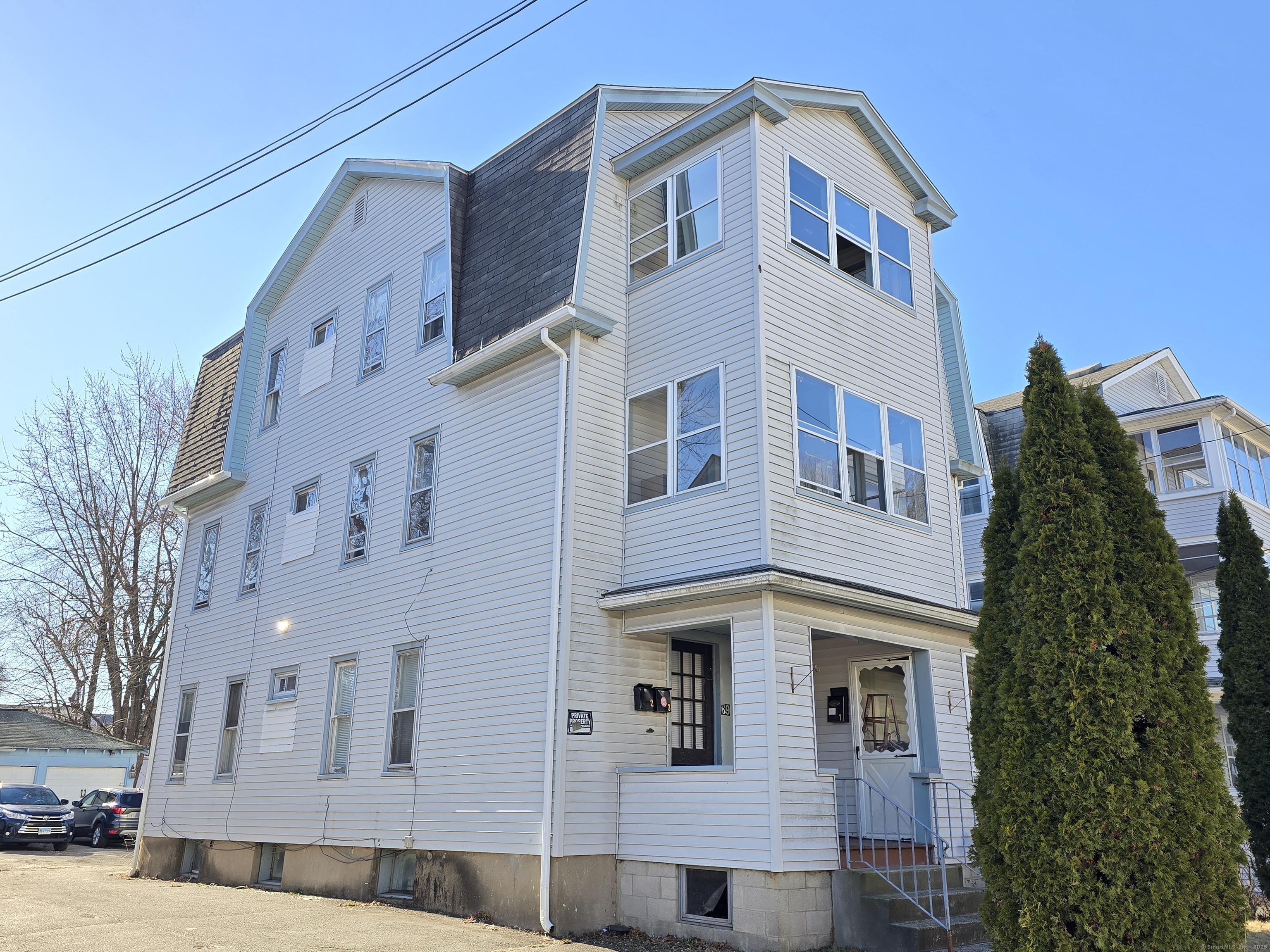 Property for Sale at Curtiss Street, Hartford, Connecticut - Bedrooms: 6 
Bathrooms: 3 
Rooms: 15  - $429,900