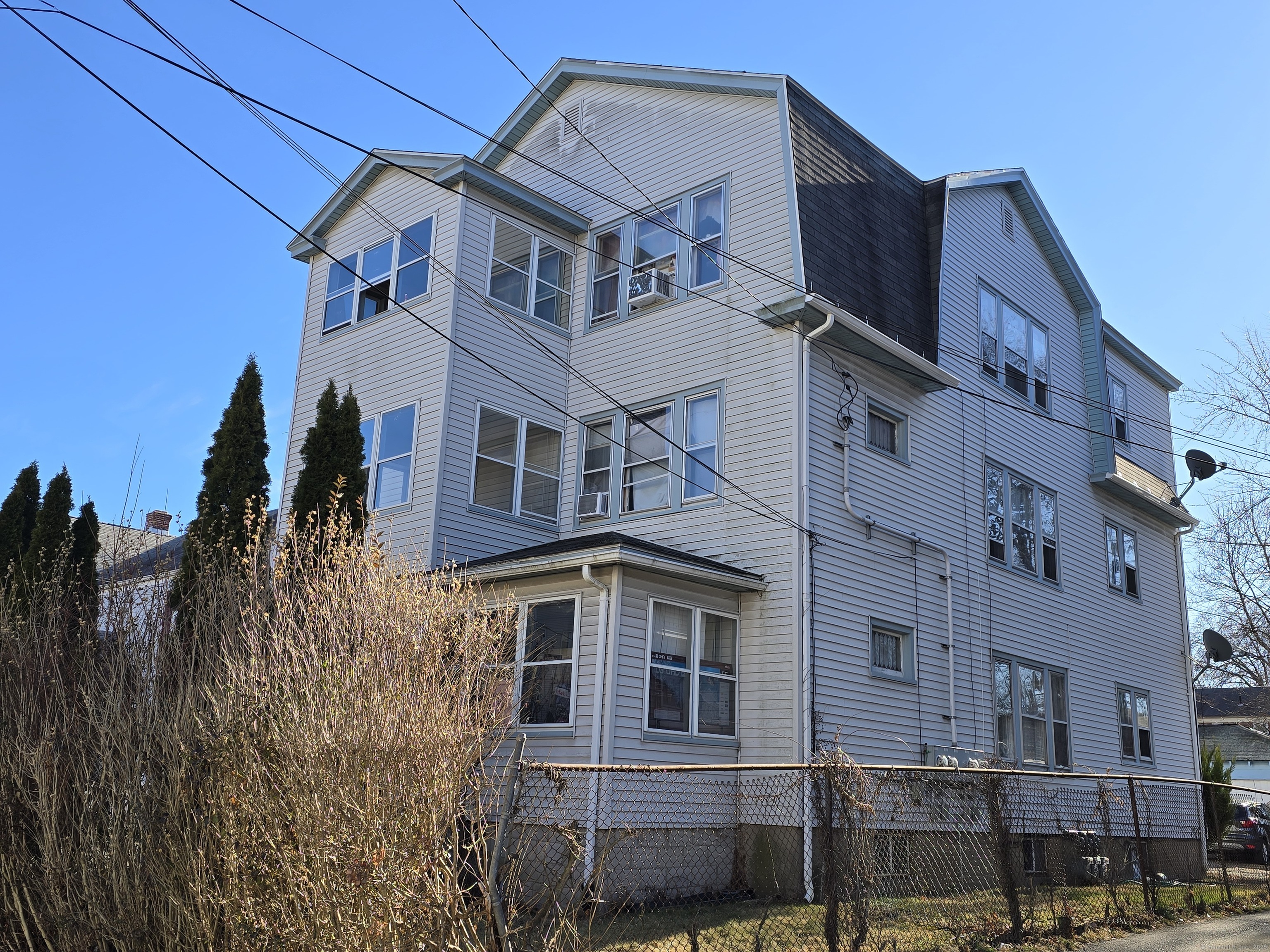 Hartford, Connecticut 06106, United States, 6 Bedrooms Bedrooms, ,3 BathroomsBathrooms,Residential,Pending,20360