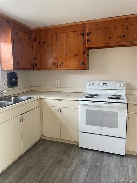 21 Hartford Avenue 4 Newington CT 06111