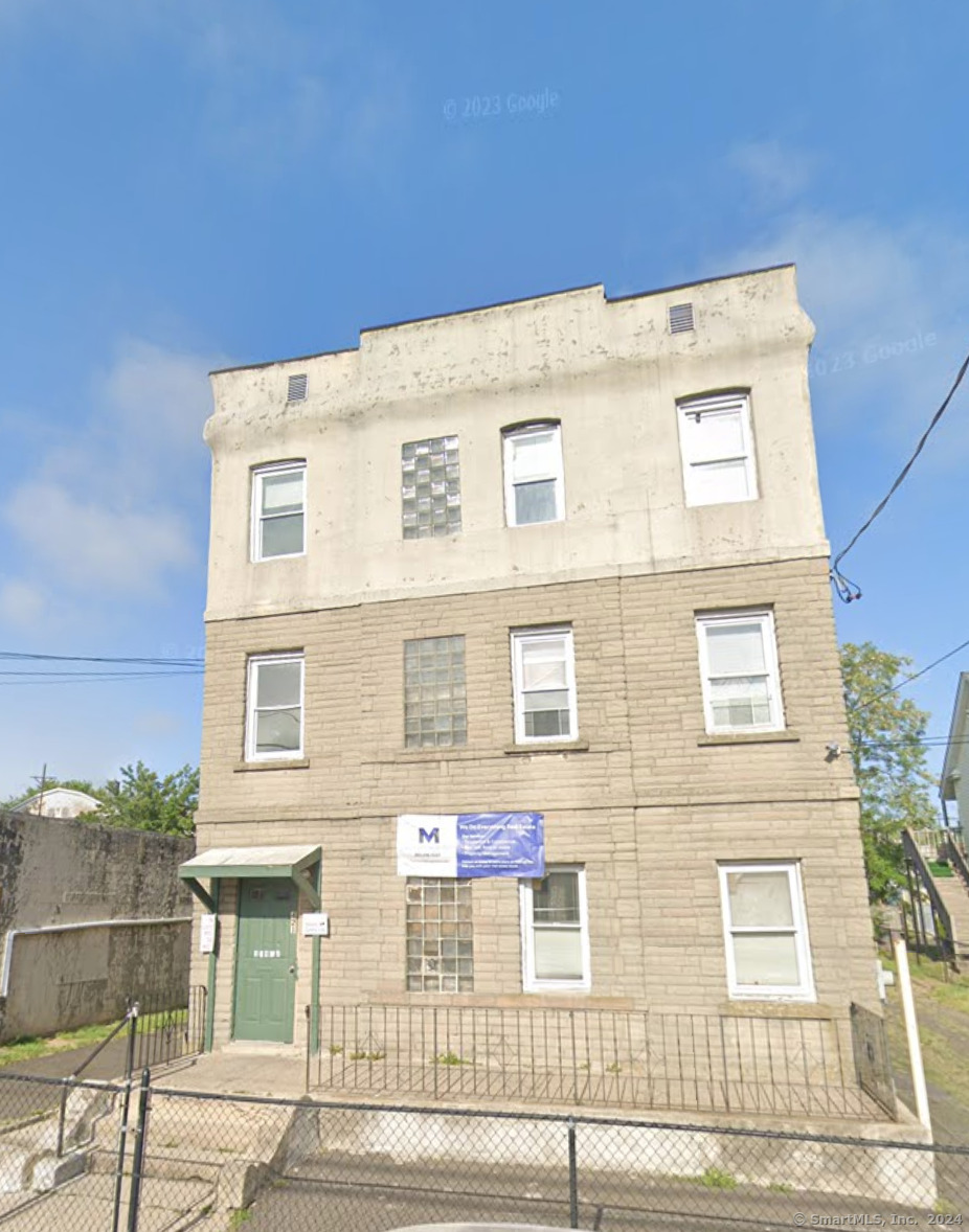 Rental Property at 421 Bishop Avenue 9, Bridgeport, Connecticut - Bedrooms: 1 

Rooms: 1  - $675 MO.