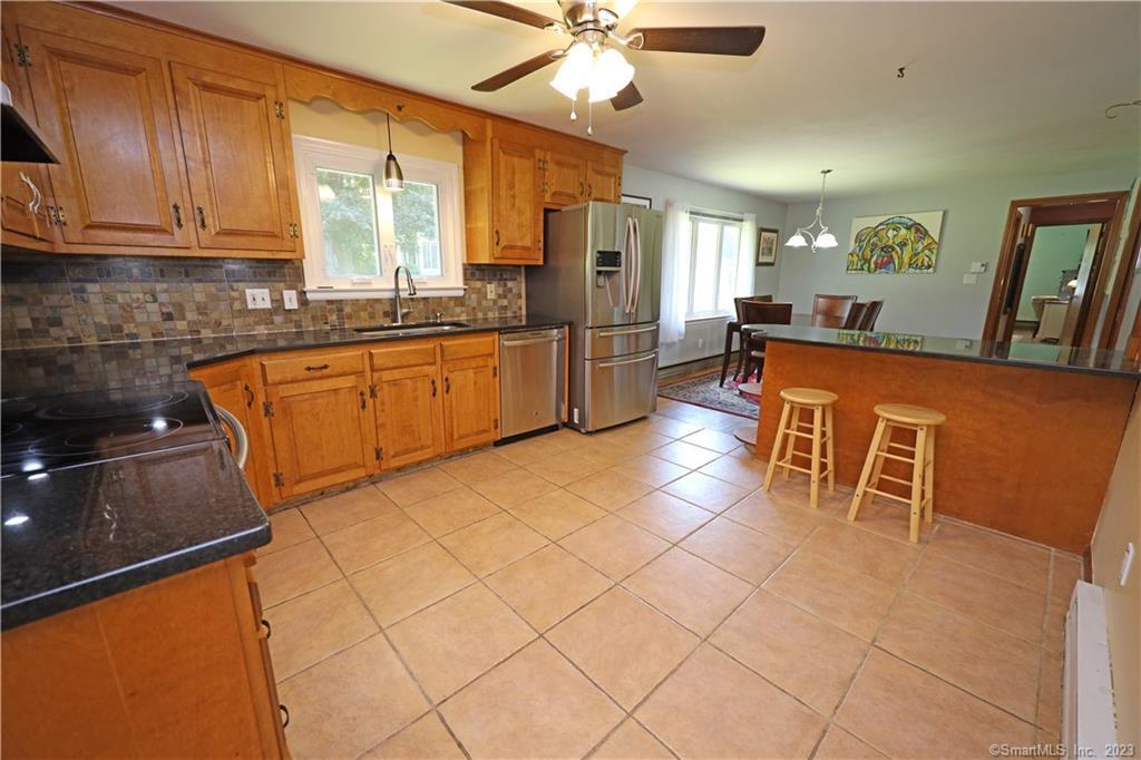 Photo 4 of 17 of 122 Scenic Drive house