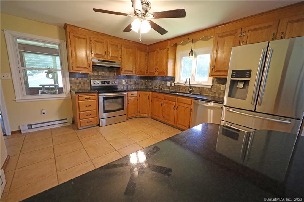 Photo 3 of 17 of 122 Scenic Drive house