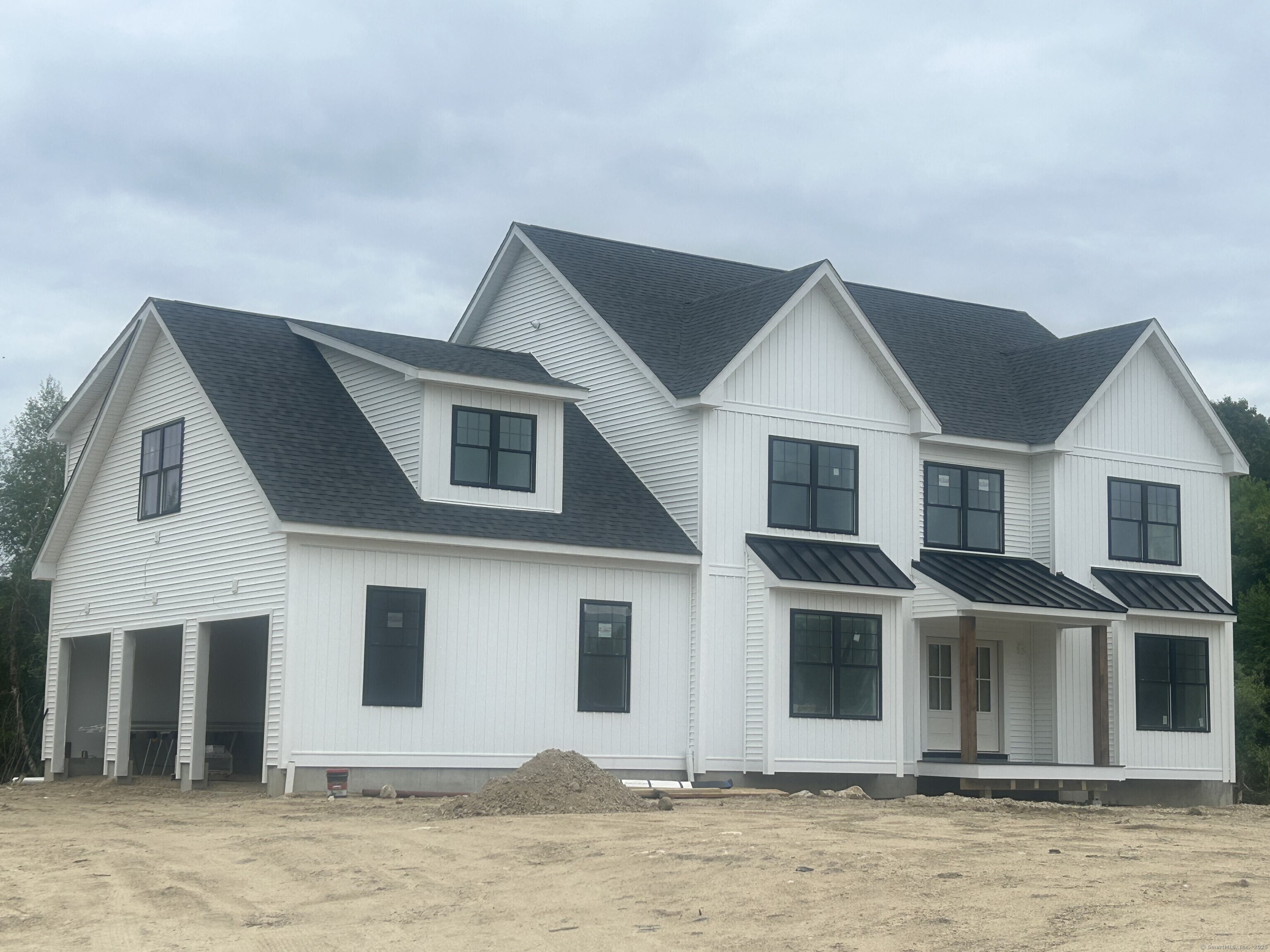 Rocco Drive, East Lyme, Connecticut - 4 Bedrooms  
3 Bathrooms  
9 Rooms - 