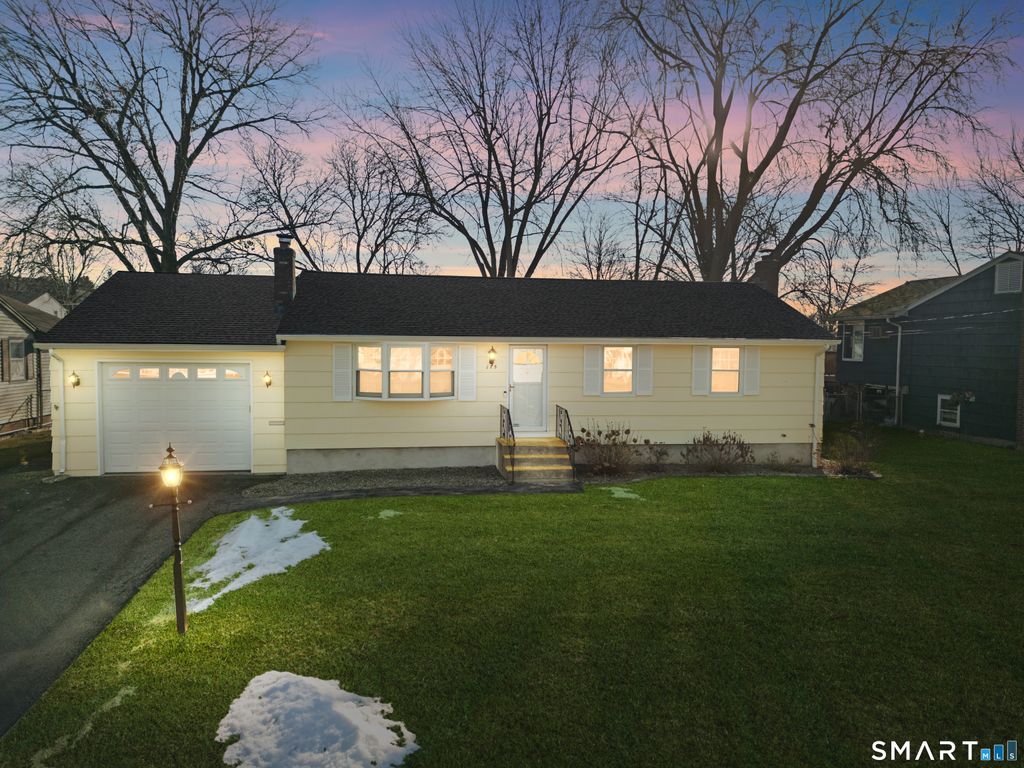 Photo of 175 Old Farm Drive, Newington, CT 06111 (MLS # 24146753)