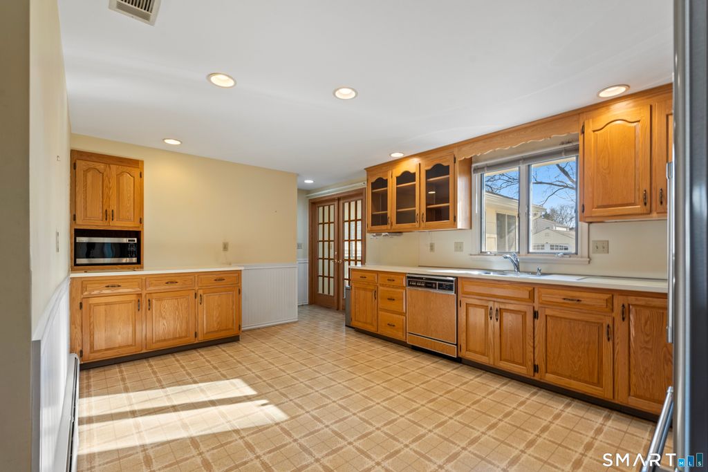 Photo of 175 Old Farm Drive, Newington, CT 06111 (MLS # 24146753)