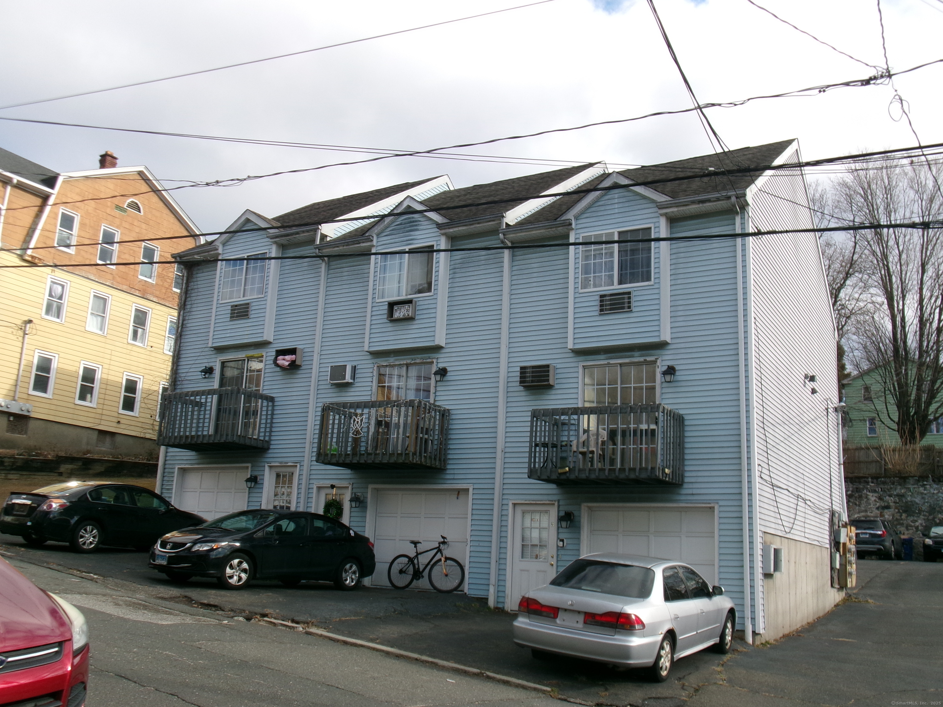 Property for Sale at Howard Street, Waterbury, Connecticut - Bedrooms: 12 
Bathrooms: 9.5 
Rooms: 30  - $849,000