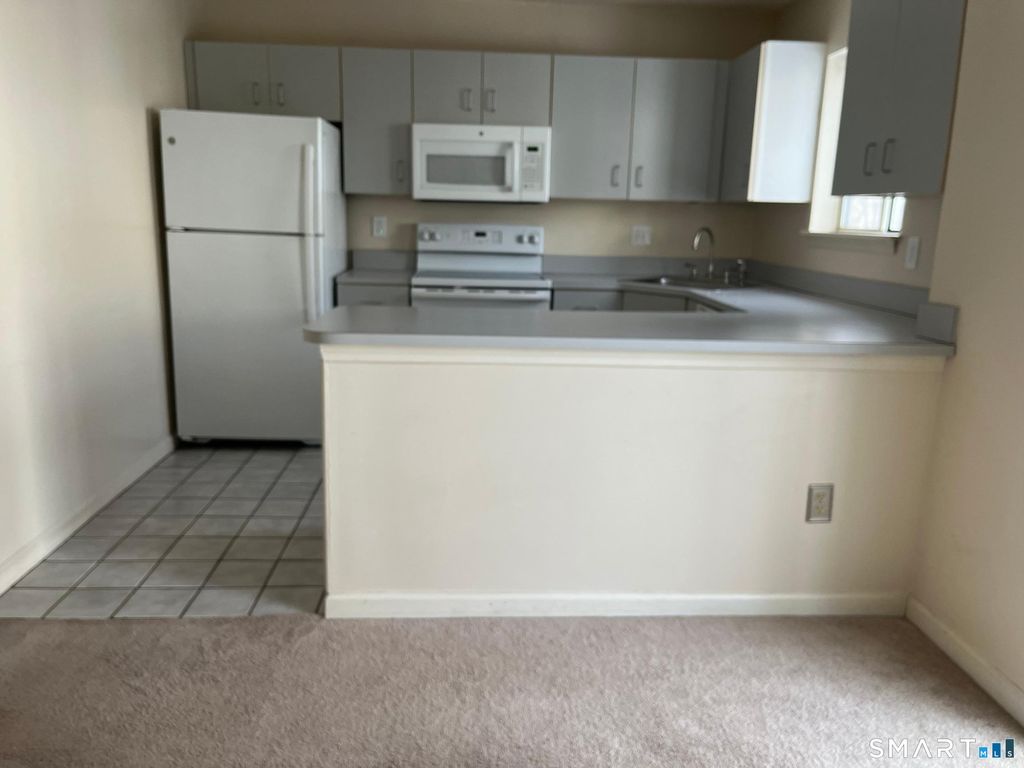 Photo of 925 Oronoke Road #17F, Waterbury, CT 06708 (MLS # 24147388)