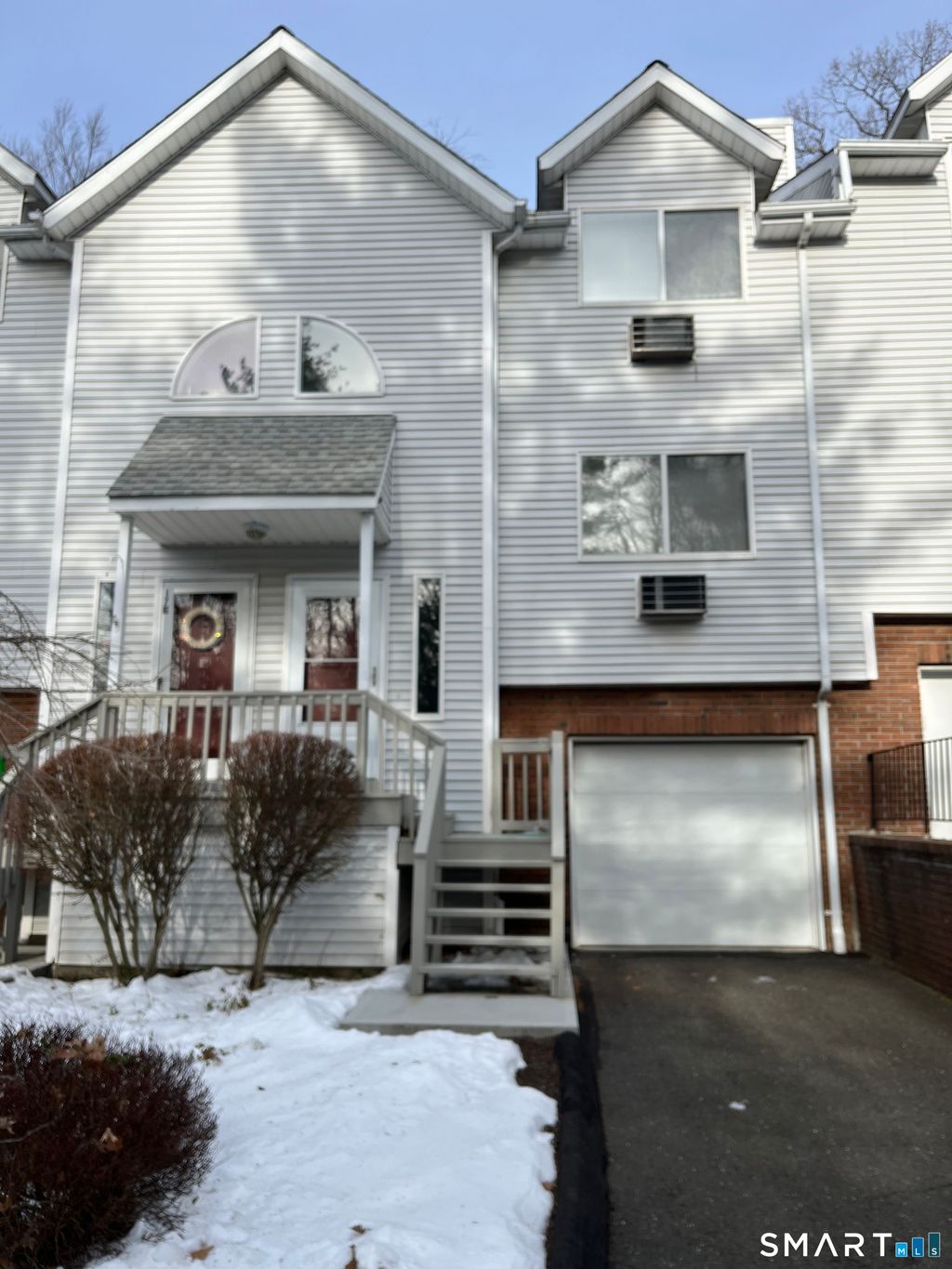 Photo of 925 Oronoke Road #17F, Waterbury, CT 06708 (MLS # 24147388)