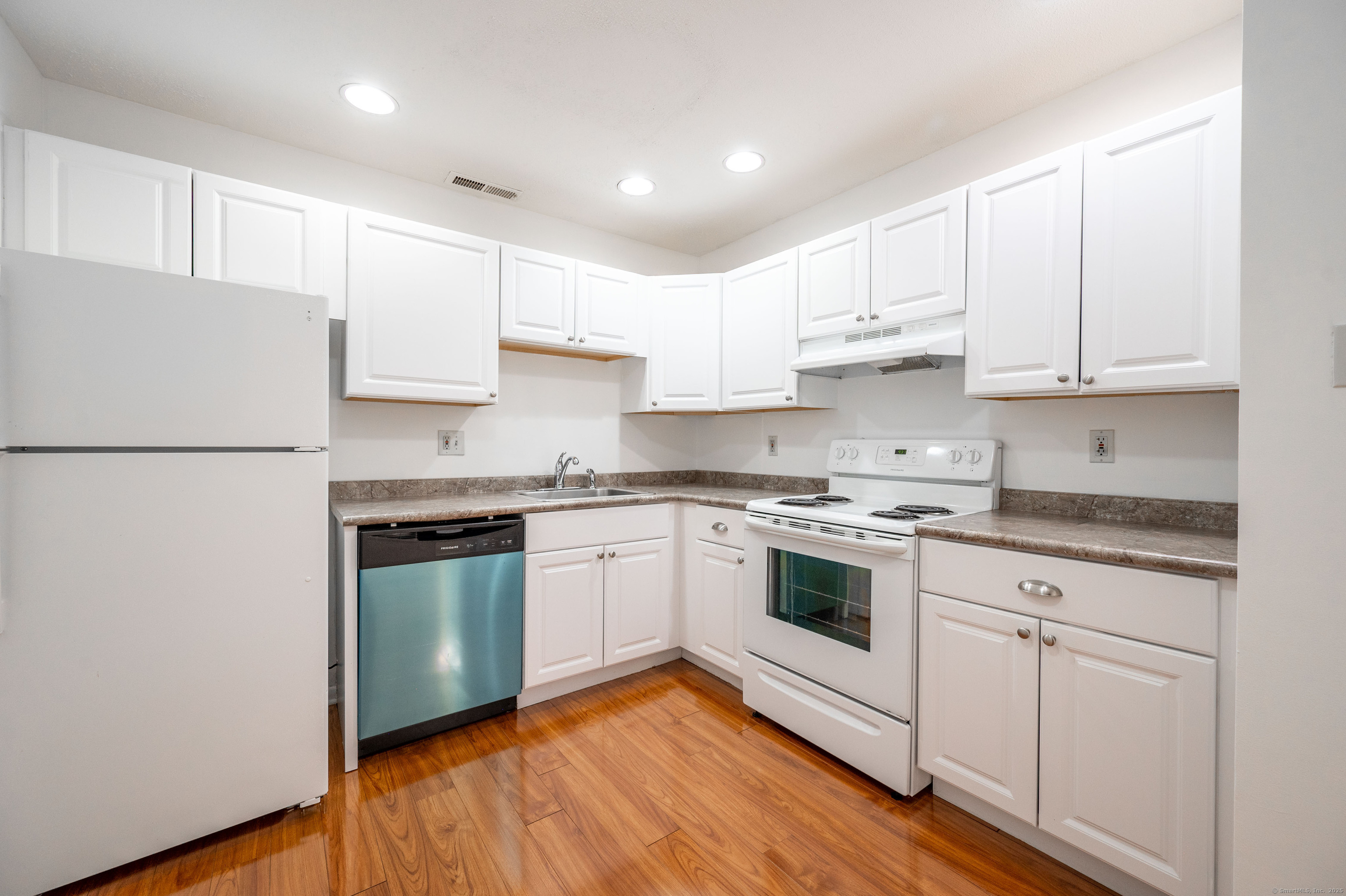 166 Old Brookfield Road #25-1, Danbury, Connecticut image 3