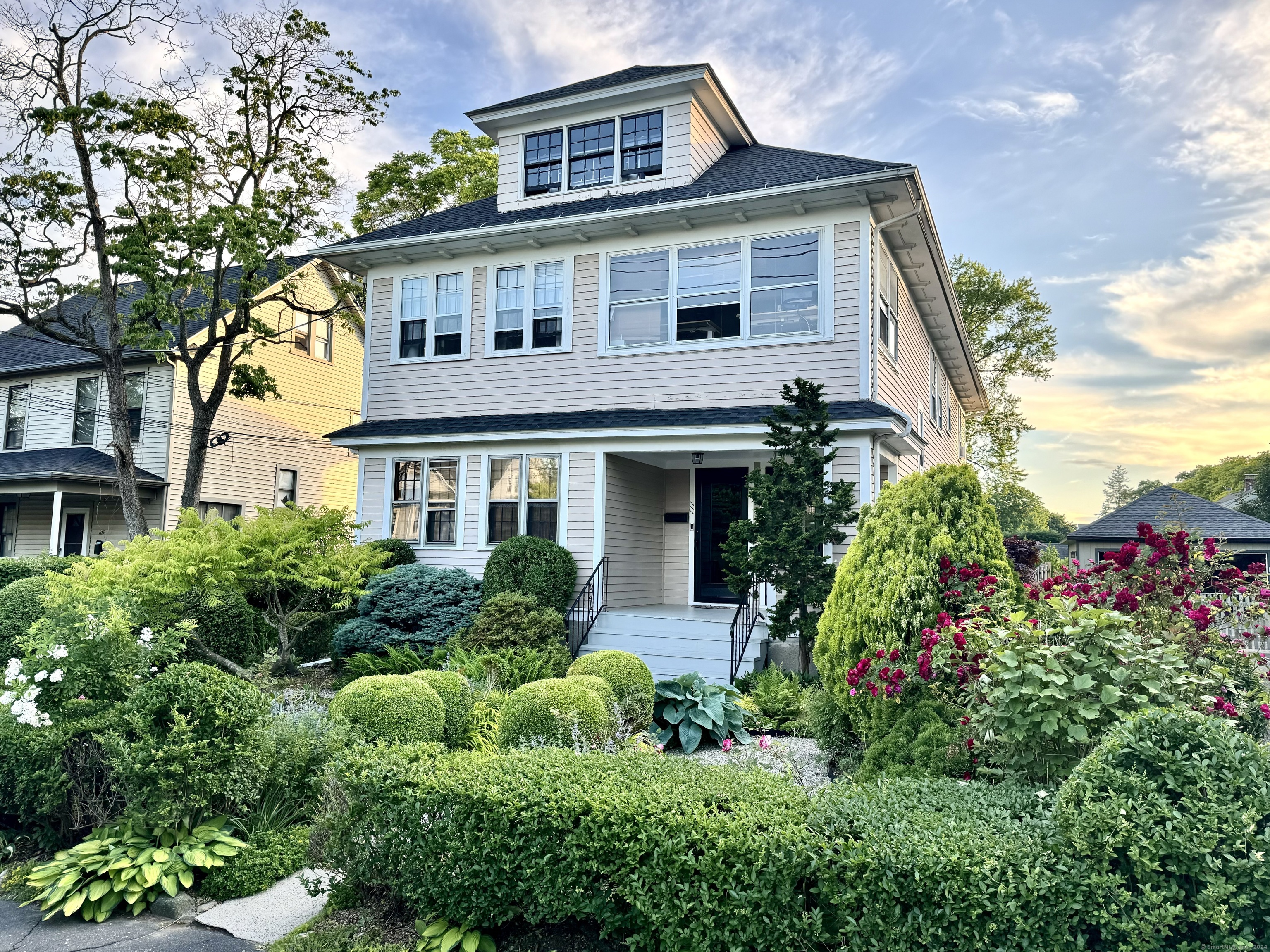Ellsworth Street, Bridgeport, Connecticut - 3 Bedrooms  
1 Bathrooms  
10 Rooms - 