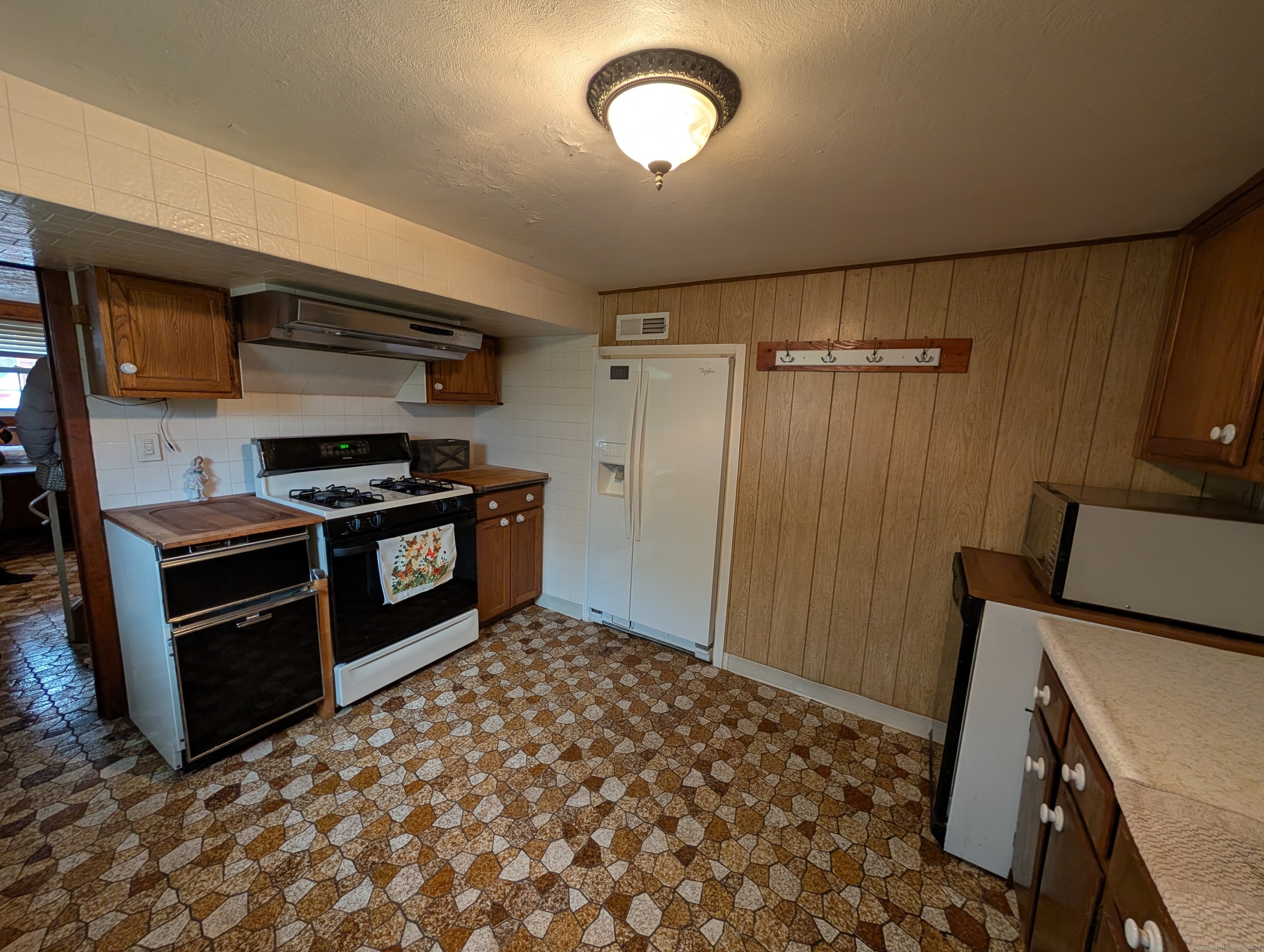 137 Cosey Beach Road, East Haven, Connecticut image 16