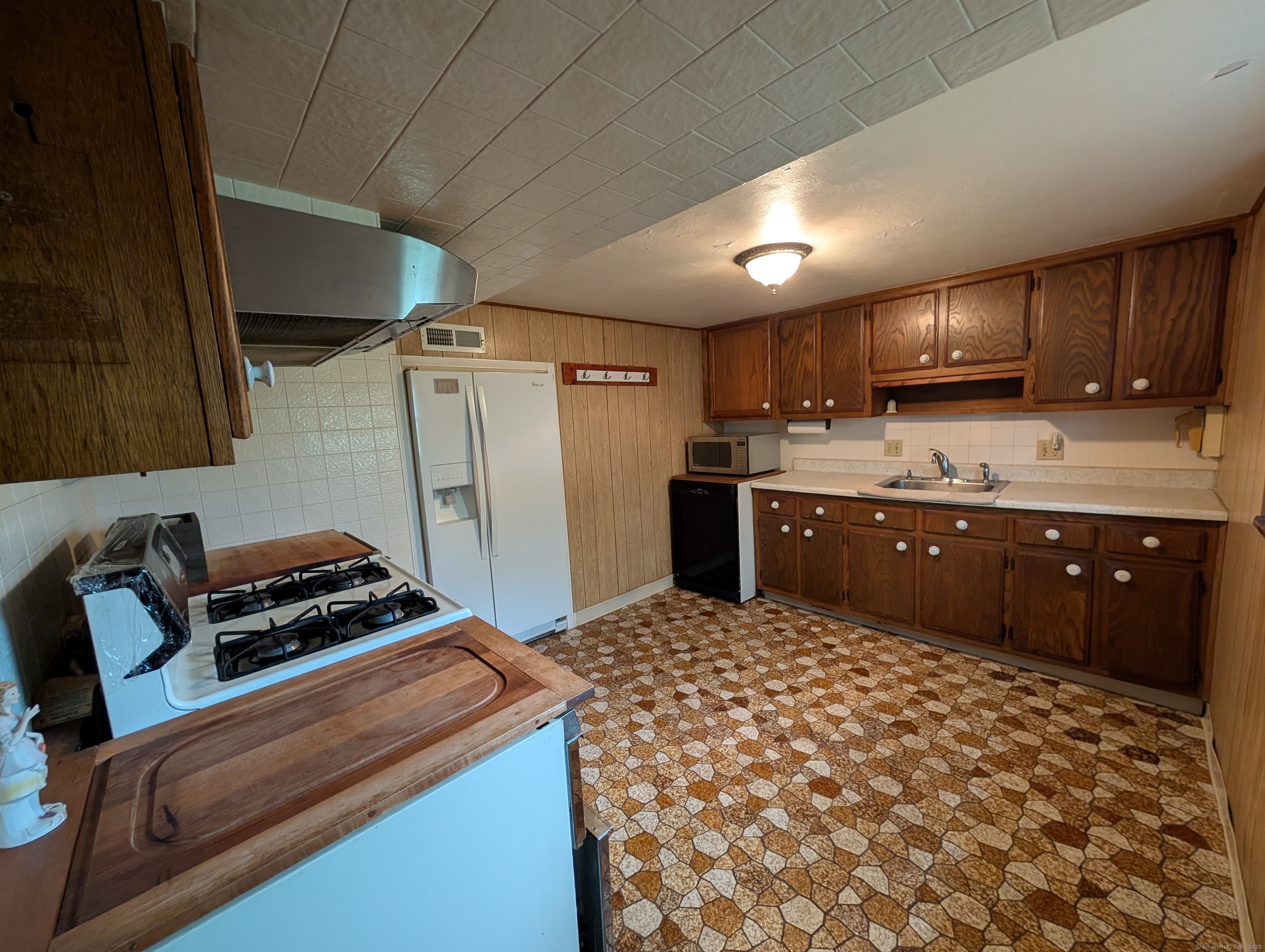 137 Cosey Beach Road, East Haven, Connecticut image 17