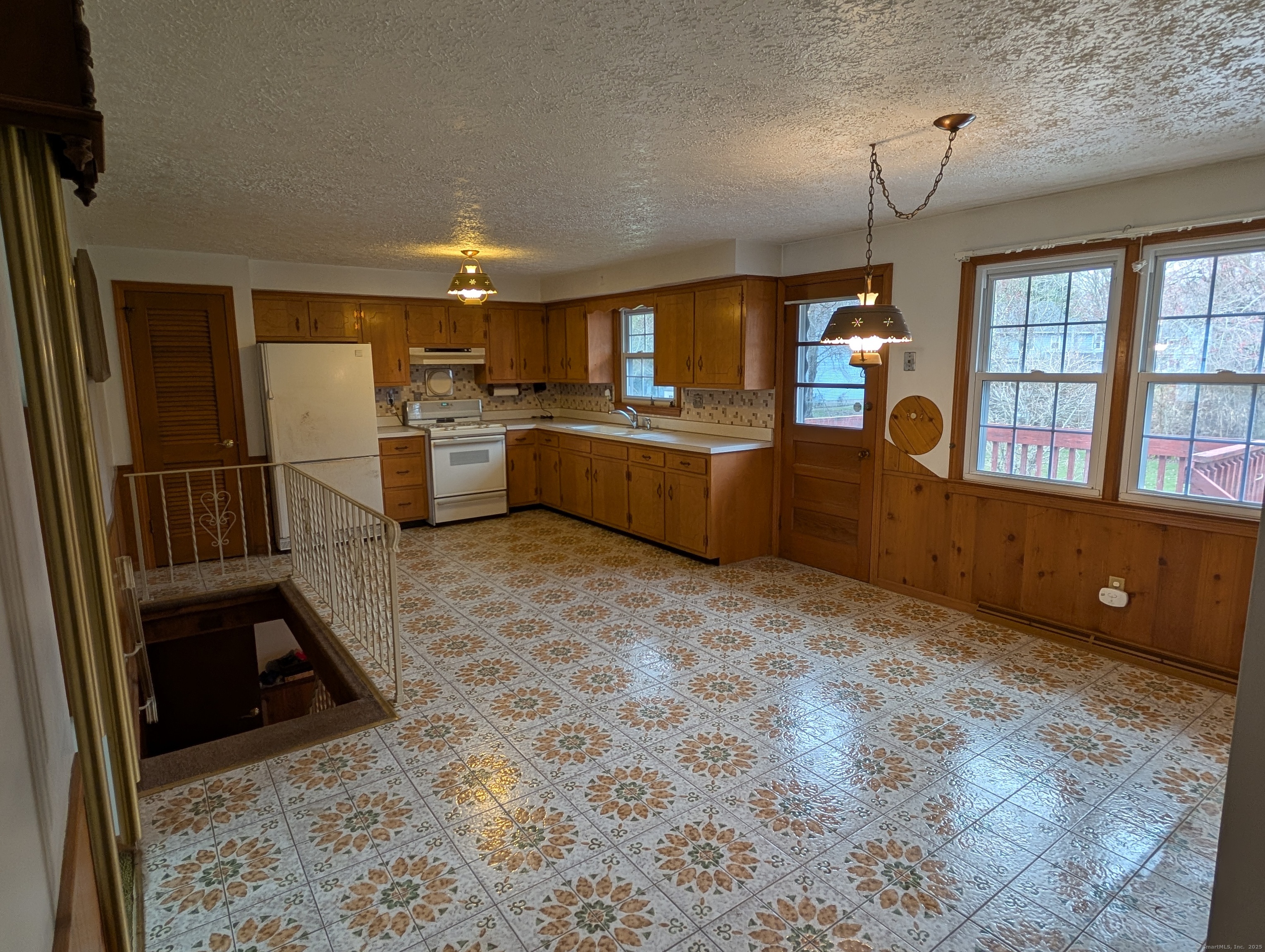 137 Cosey Beach Road, East Haven, Connecticut image 4