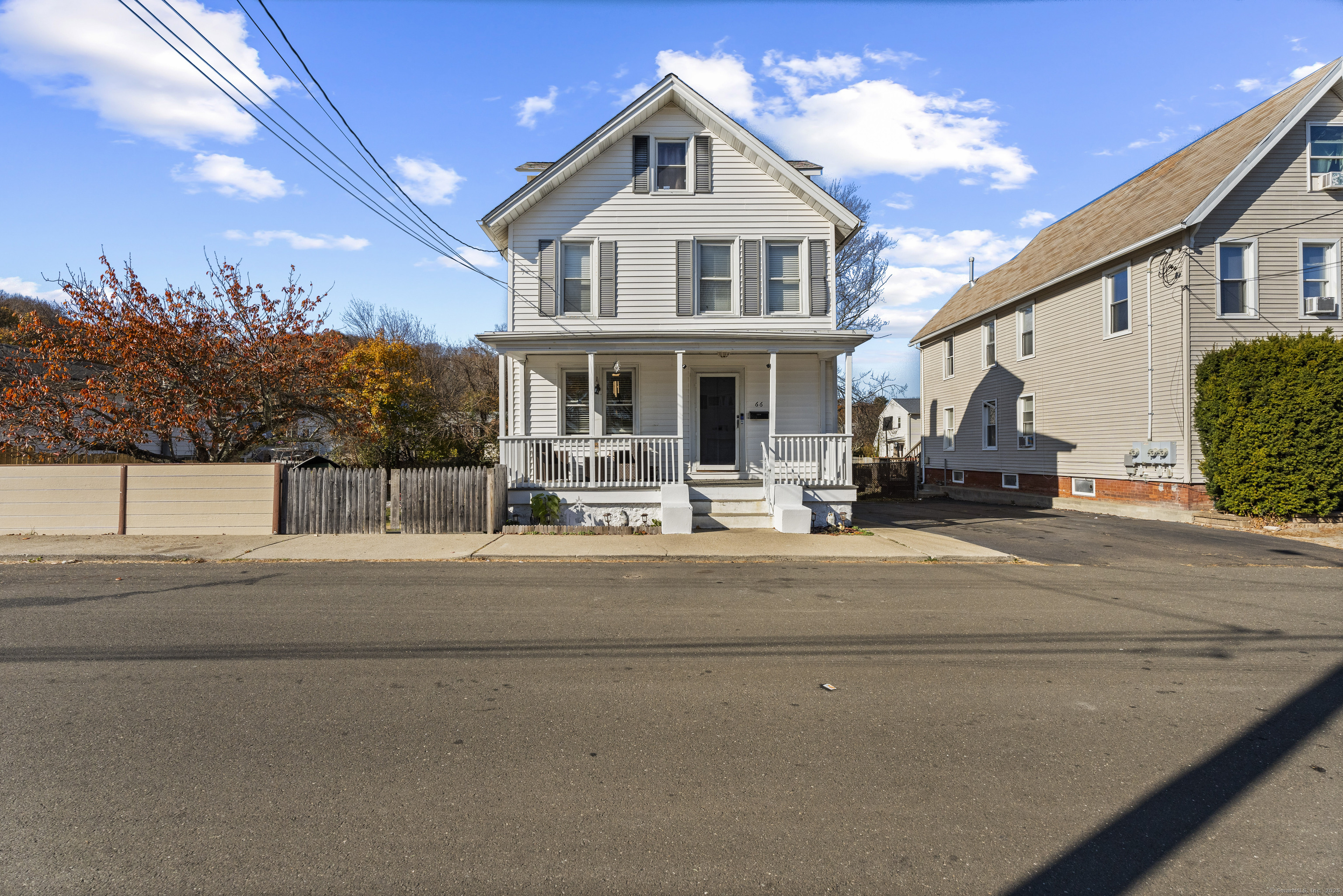 Boston Avenue, New Haven, Connecticut - 3 Bedrooms  
2 Bathrooms  
8 Rooms - 