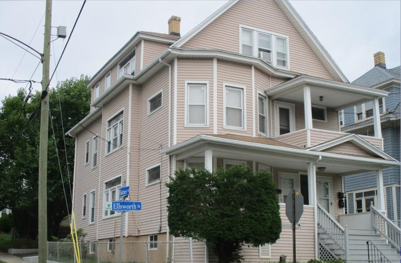 Rental Property at 764 Ellsworth Street, Bridgeport, Connecticut - Bedrooms: 2 
Bathrooms: 1 
Rooms: 4  - $1,800 MO.