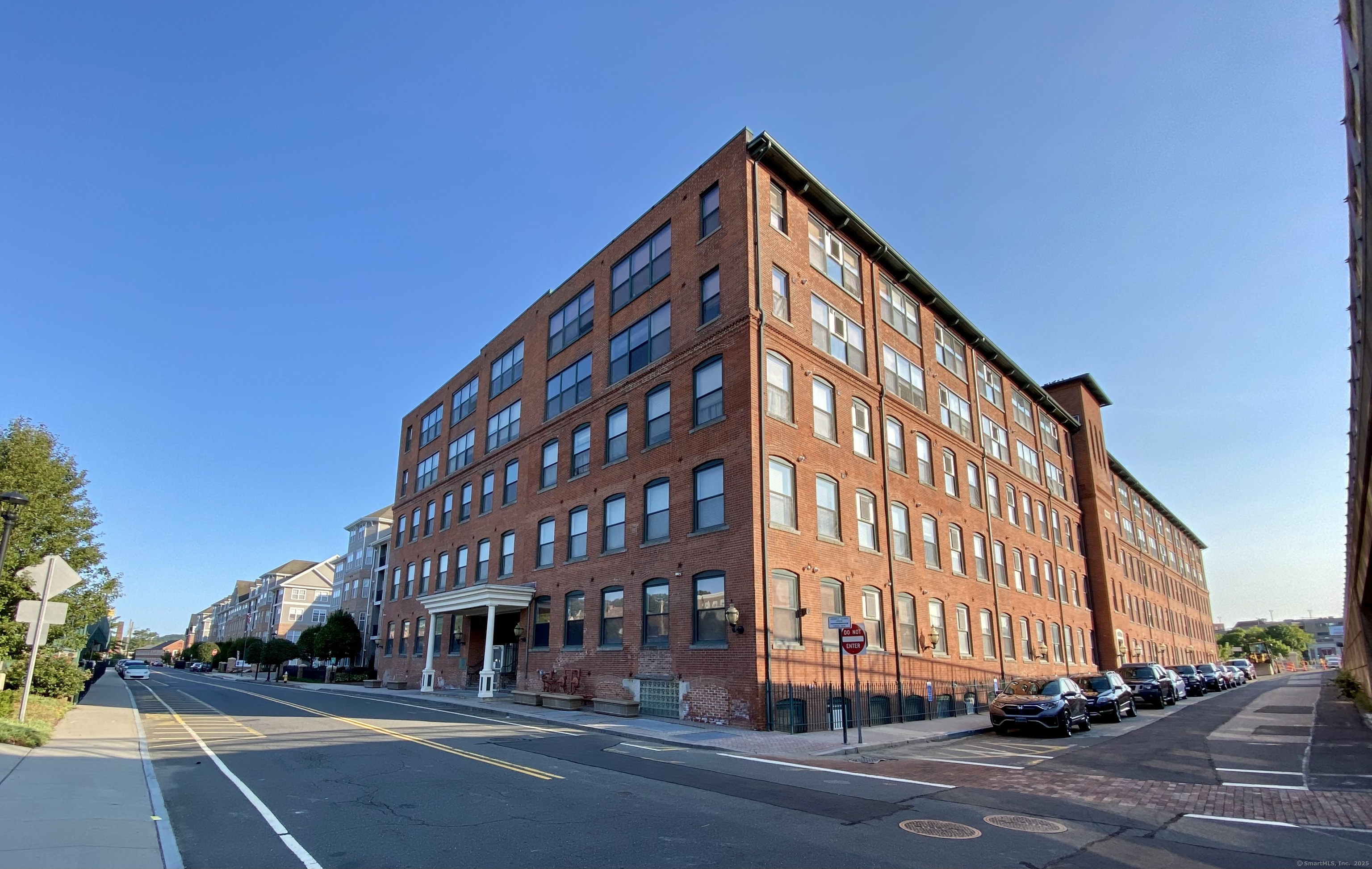 Rental Property at Canal Street 301, Shelton, Connecticut - Bedrooms: 3 
Bathrooms: 2 
Rooms: 6  - $2,800 MO.