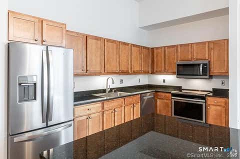 Condo For Rent - 15 Dinah Street #303<br/> Hartford County, West Hartford, CT 06107