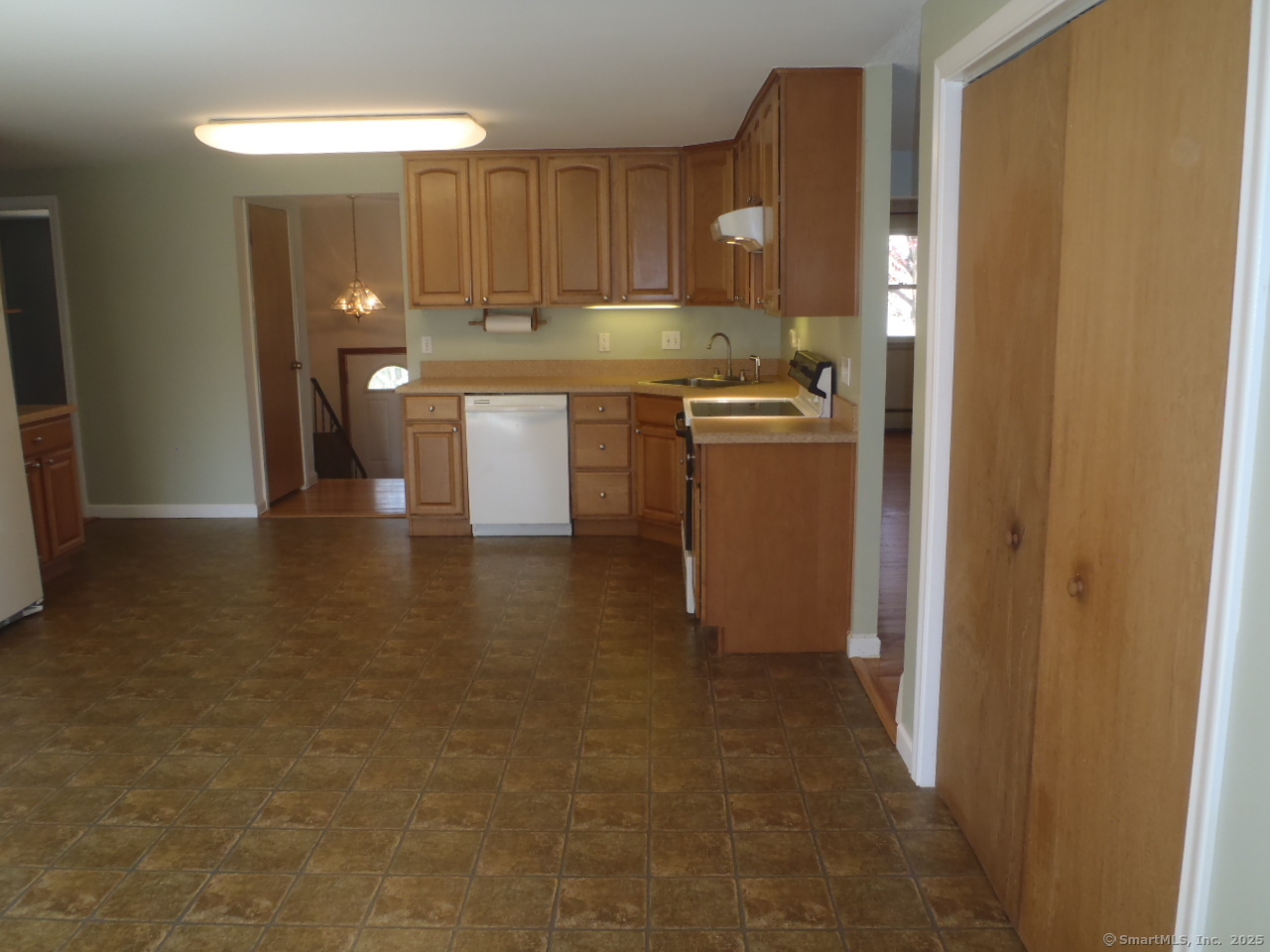 840 Kennedy Road, Windsor, Connecticut image 29