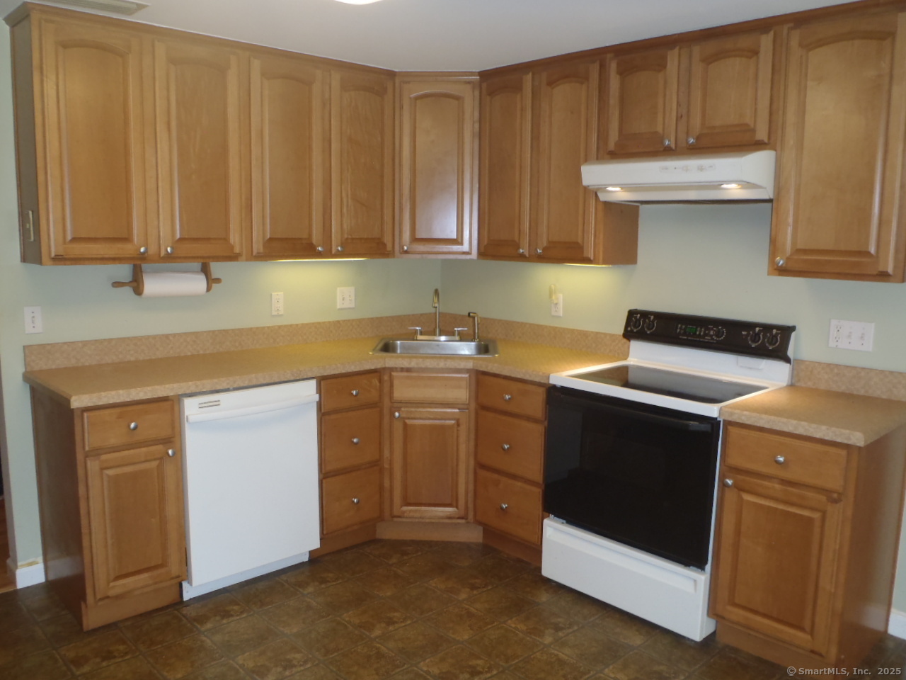 840 Kennedy Road, Windsor, Connecticut image 8