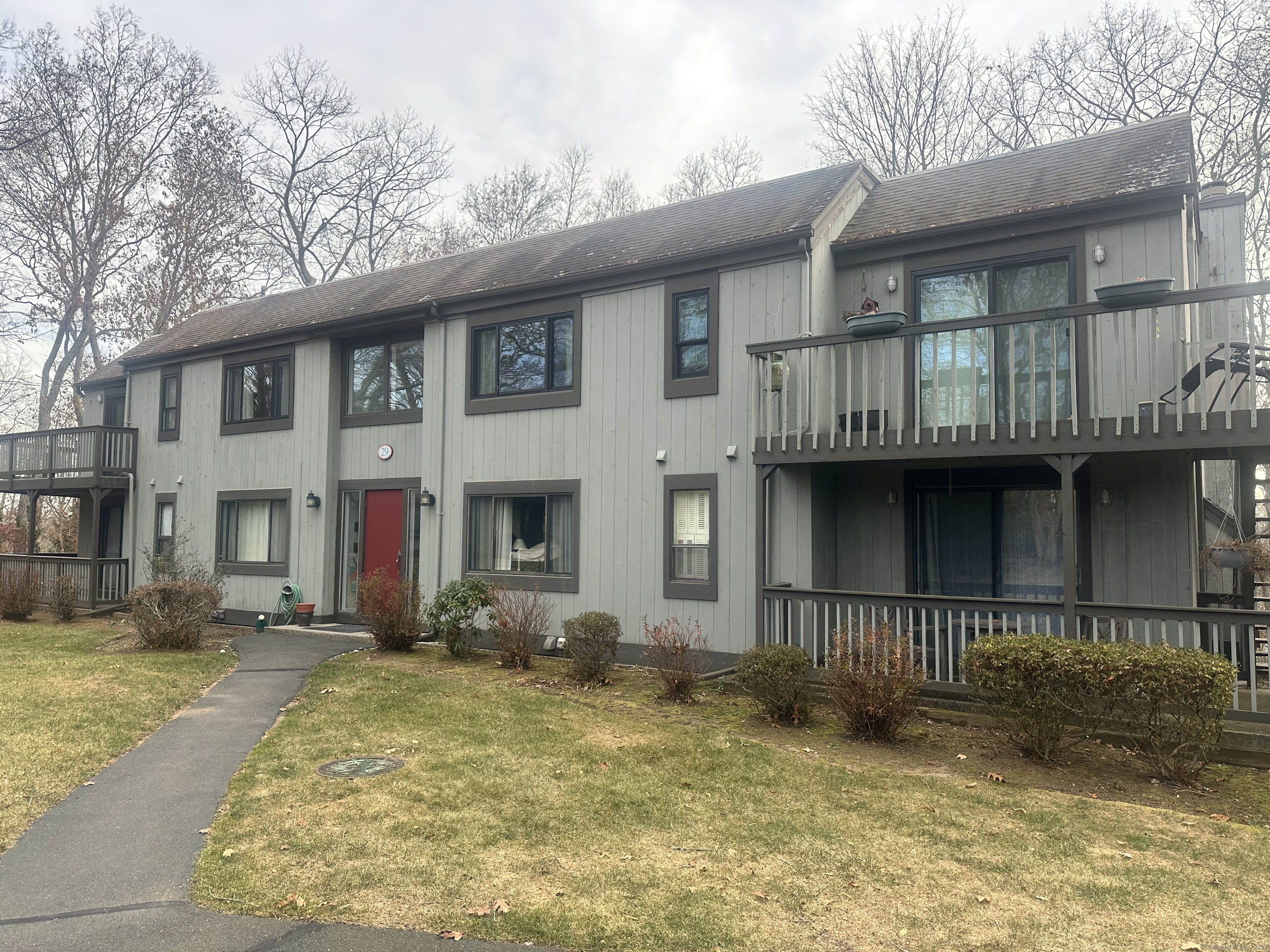 29 Harbour Village B, Branford, Connecticut - 2 Bedrooms  
2 Bathrooms  
4 Rooms - 