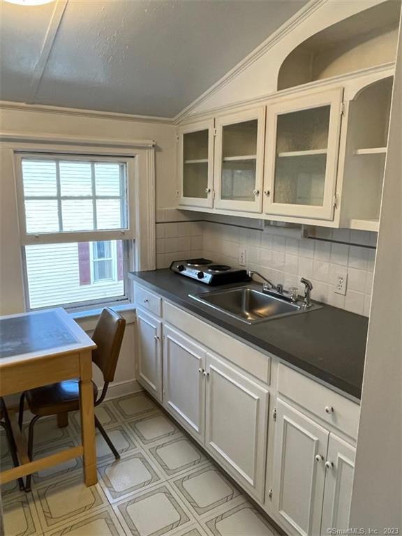 Stamford, Connecticut 06907, United States, 1 Bedroom Bedrooms, ,1 BathroomBathrooms,Residential,Active,174938