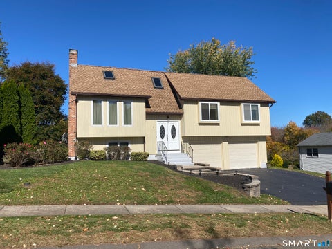 Photo of 14 Cimarron Road, Middletown, CT 06457 (MLS # 24216288)