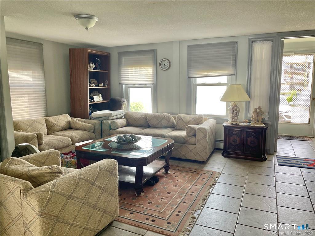 39 Pepperidge Avenue