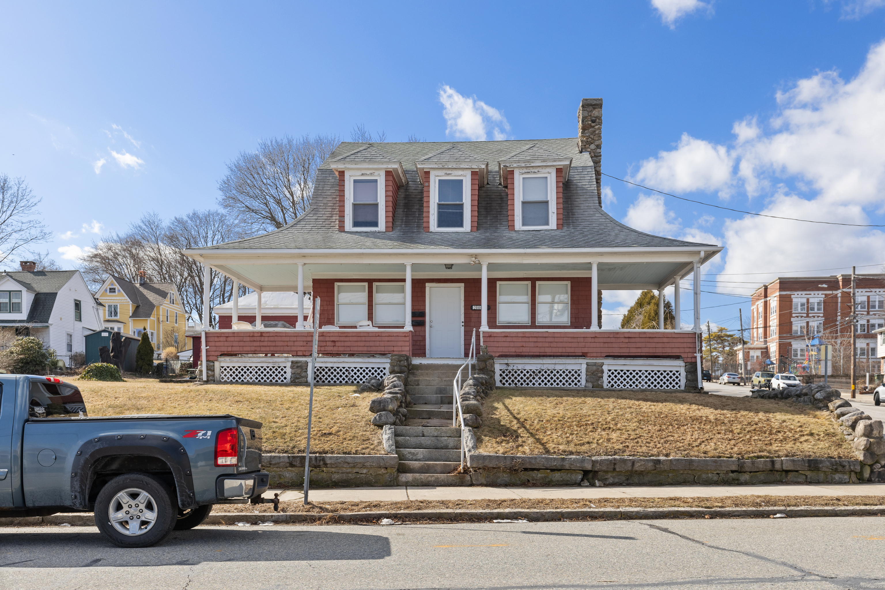 Pequot Avenue, New London, Connecticut - 5 Bedrooms  
4 Bathrooms  
11 Rooms - 