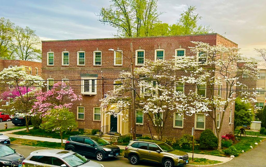 Photo of 20 Haddon Street #5, Bridgeport, CT 06605 (MLS # 24137504)