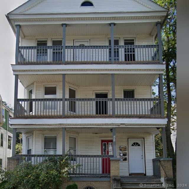 203 Alder Street 2, Waterbury, Connecticut - 2 Bedrooms  
1 Bathrooms  
5 Rooms - 