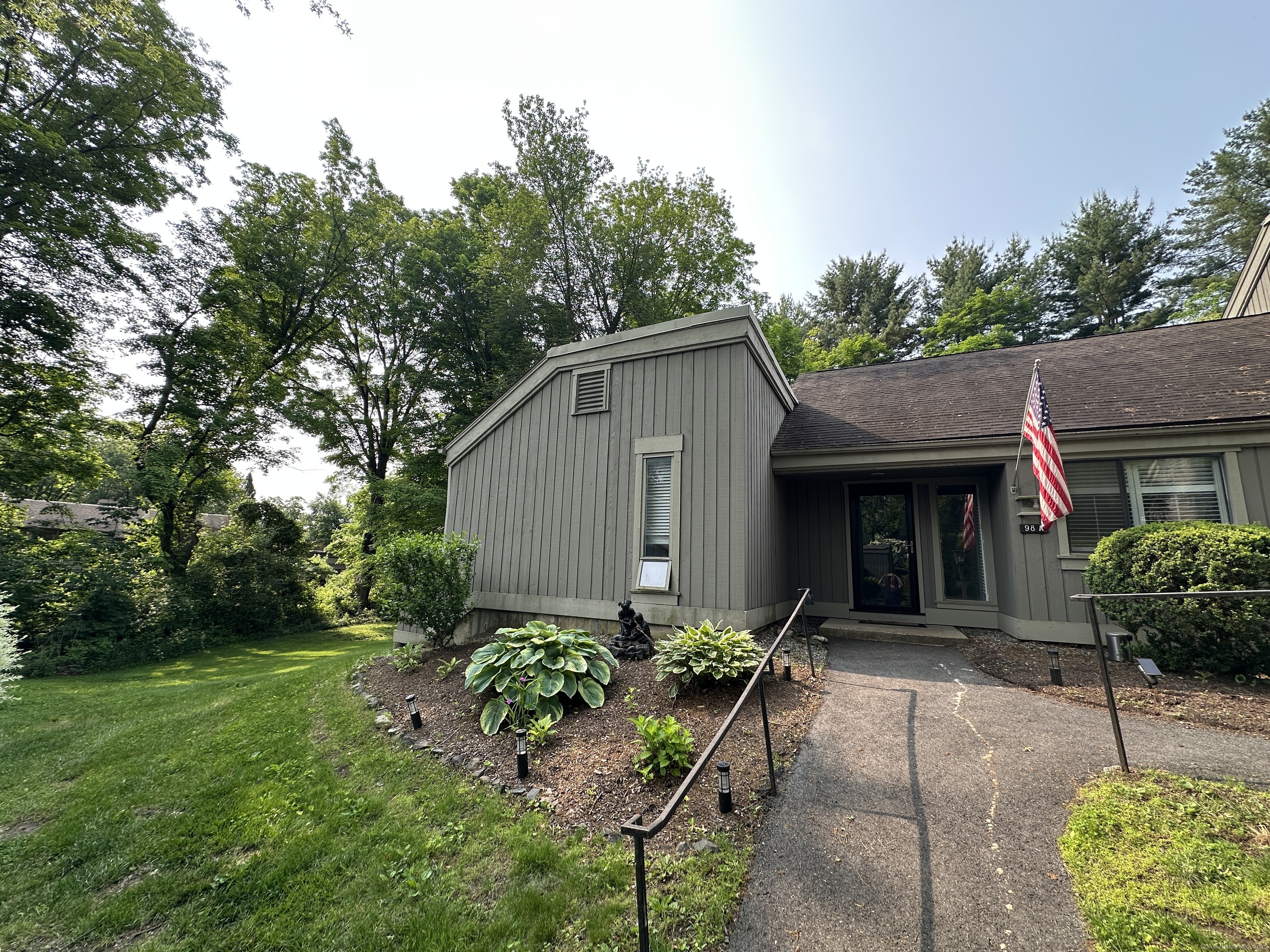Heritage Village A, Southbury, Connecticut - 2 Bedrooms  
2 Bathrooms  
5 Rooms - 