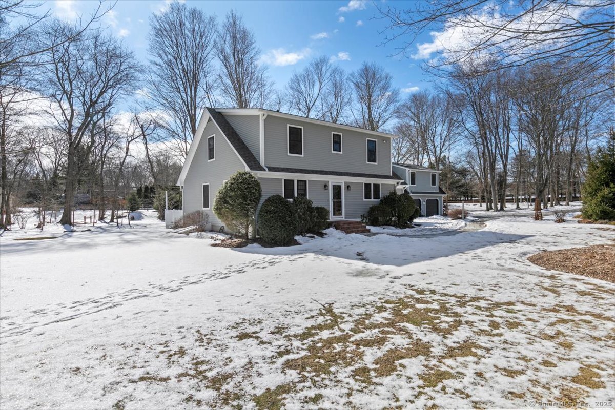 Pond Meadow Road, Westbrook, Connecticut - 3 Bedrooms  
3 Bathrooms  
8 Rooms - 