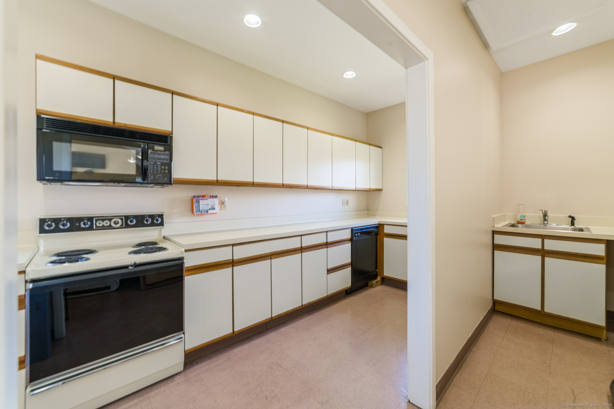 72 Montoya Drive #72, Branford, Connecticut image 34
