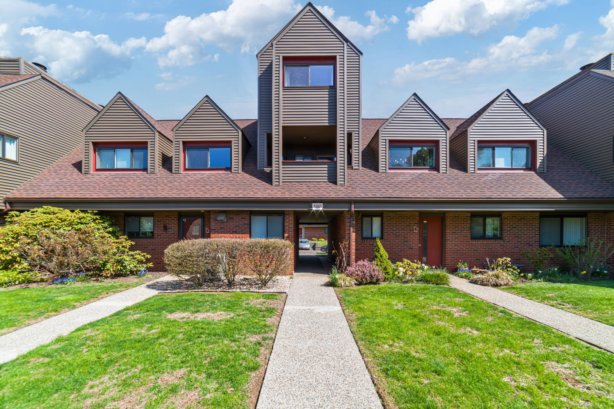 Montoya Drive 72, Branford, Connecticut - 2 Bedrooms  
1 Bathrooms  
4 Rooms - 