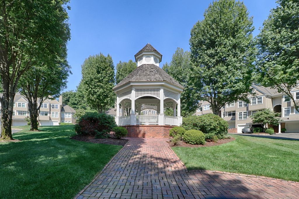 Photo of 972 S Pine Creek Road #972, Fairfield, CT 06824 (MLS # 24117292)