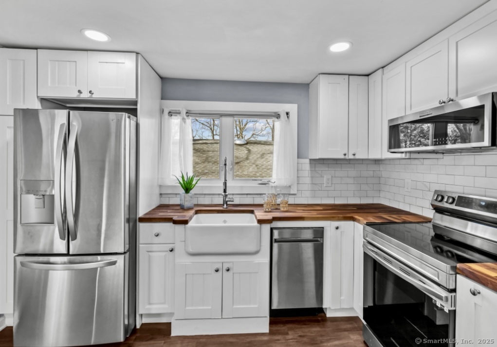 25 Mohawk Trail, East Hampton, Connecticut image 2