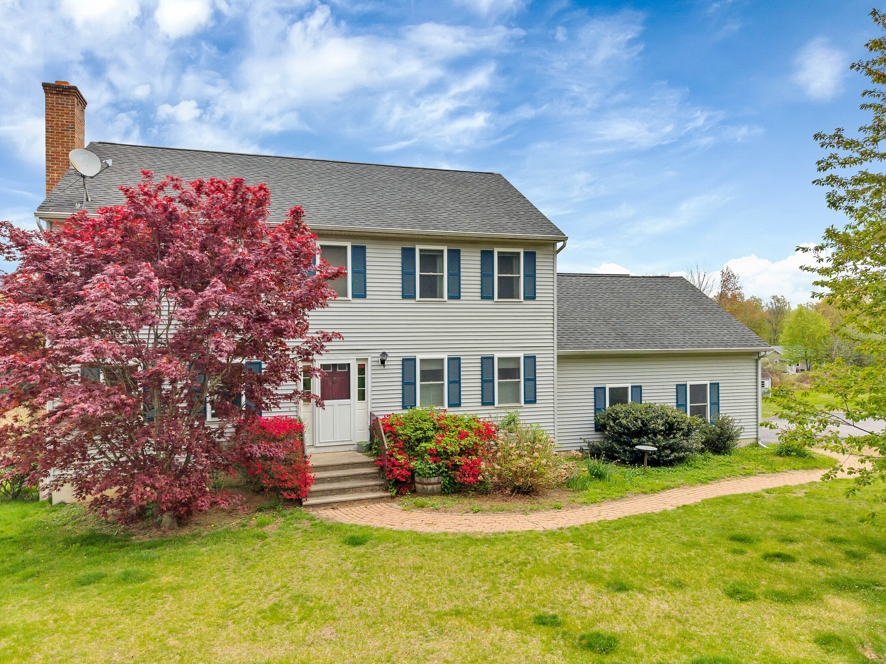 686 West Road