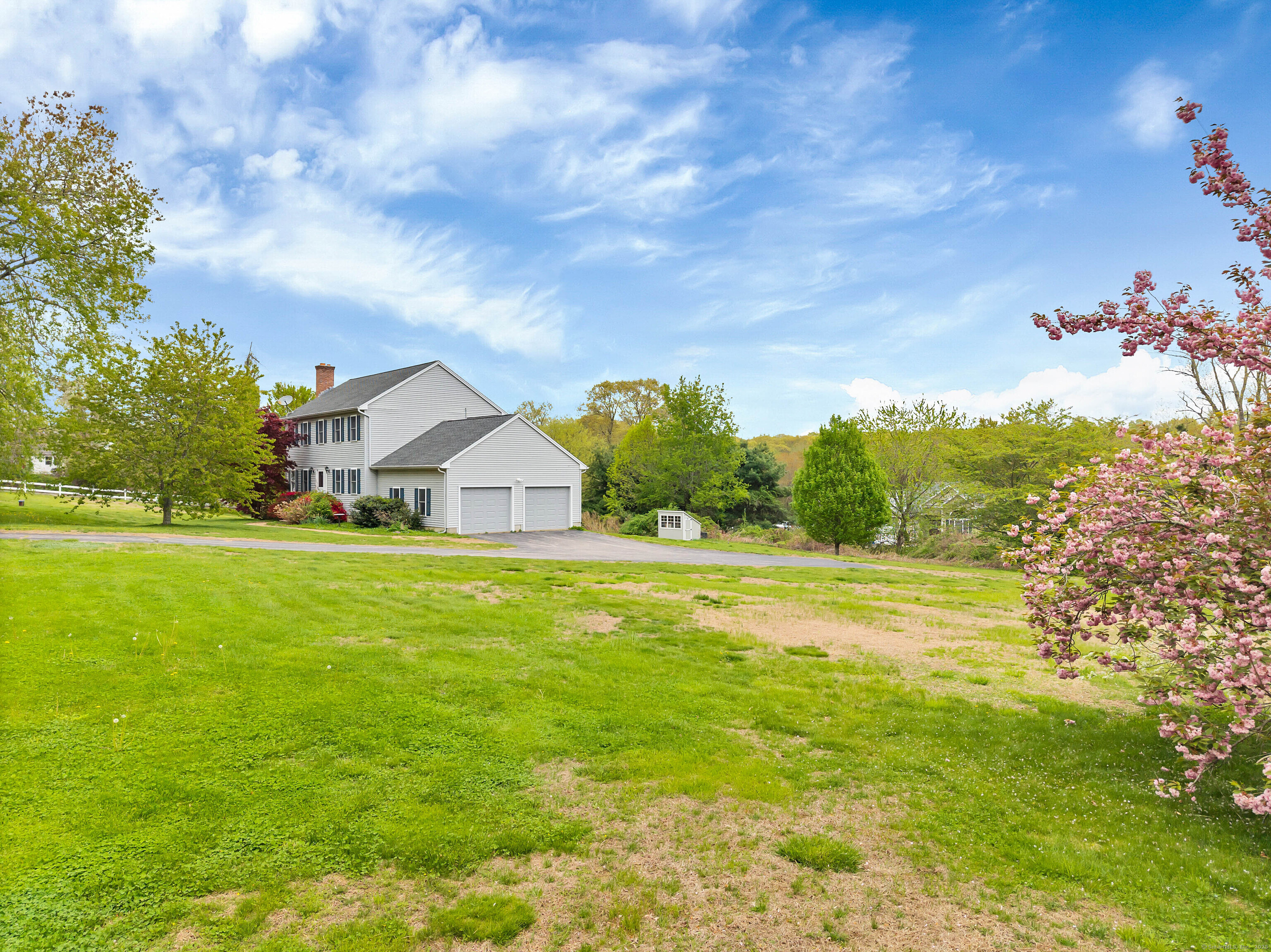 686 West Road