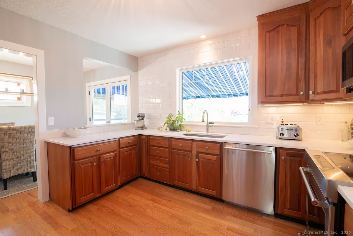 10 Bank Street, Groton, Connecticut image 15