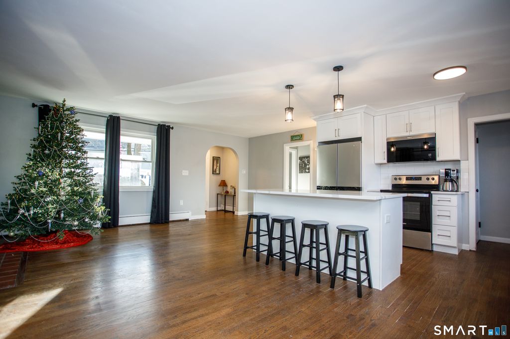 Photo of 18 Richards Grove Road, Waterford, CT 06375 (MLS # 24144308)