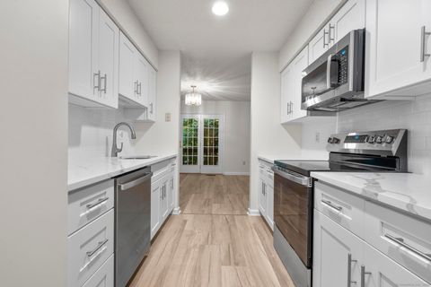 Tiny photo for 98 Crown Ridge #98, Newington, CT 06111 (MLS # 24153605)