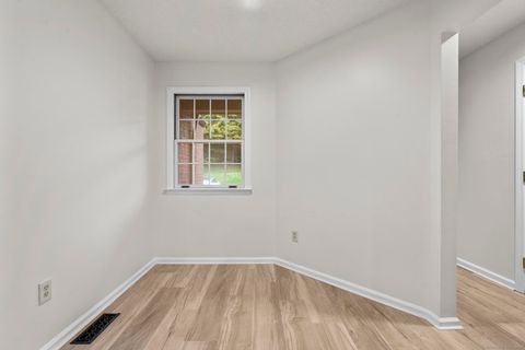 Tiny photo for 98 Crown Ridge #98, Newington, CT 06111 (MLS # 24153605)