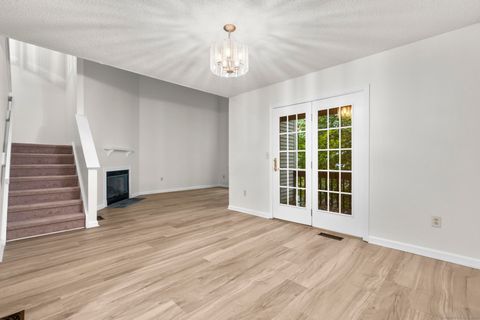 Tiny photo for 98 Crown Ridge #98, Newington, CT 06111 (MLS # 24153605)