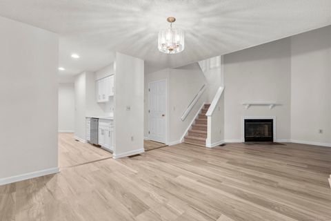 Tiny photo for 98 Crown Ridge #98, Newington, CT 06111 (MLS # 24153605)