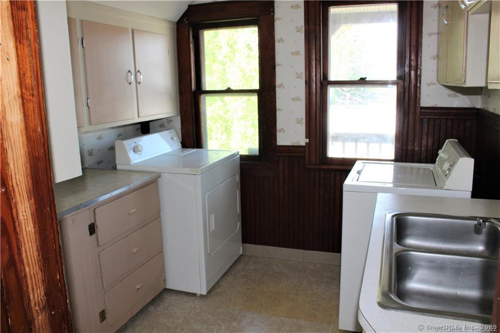 New Britain, Connecticut 06051, United States, 2 Bedrooms Bedrooms, ,1 BathroomBathrooms,Residential,Active,184091