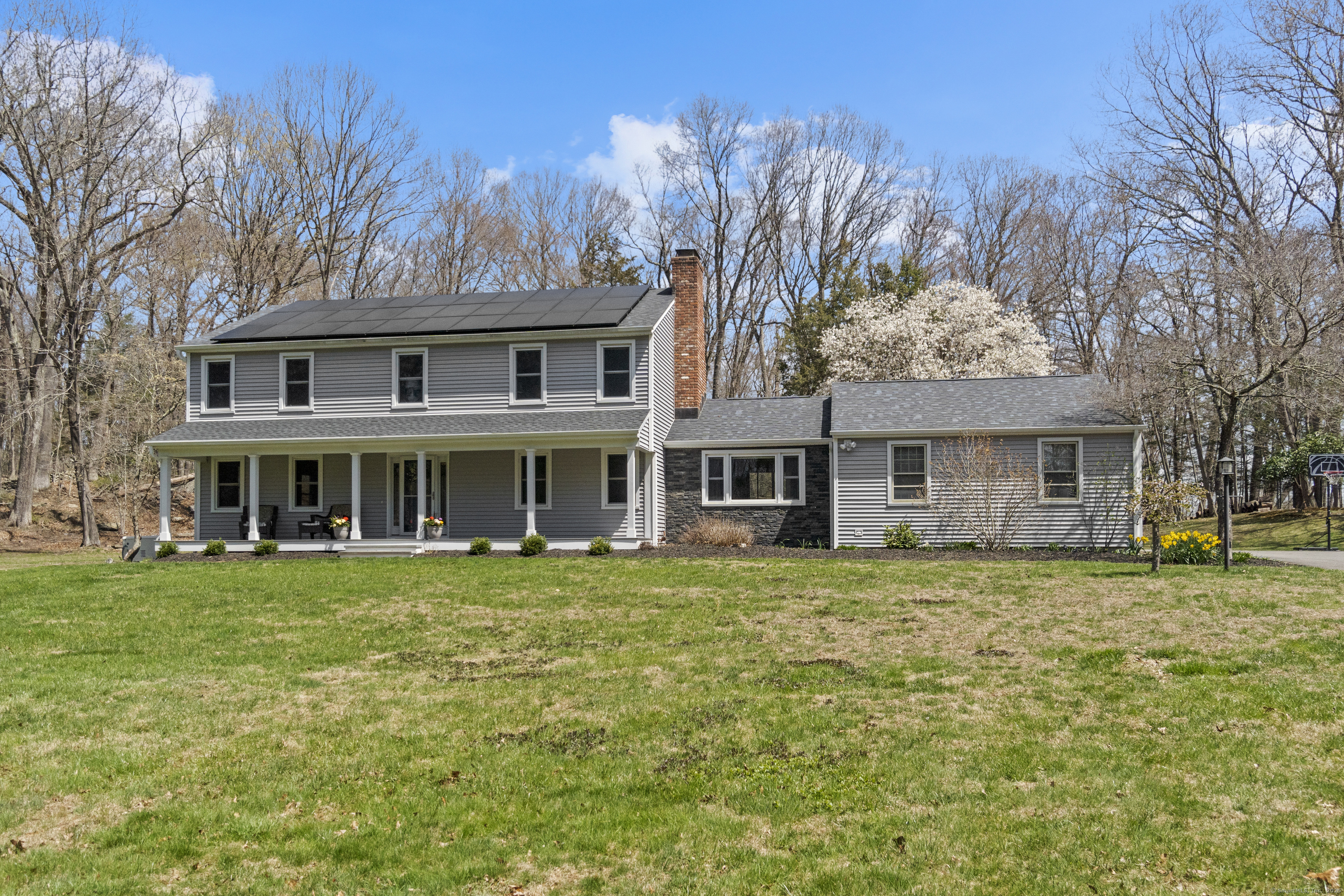 Tamarack Road, Newtown, Connecticut - 4 Bedrooms  
3 Bathrooms  
9 Rooms - 