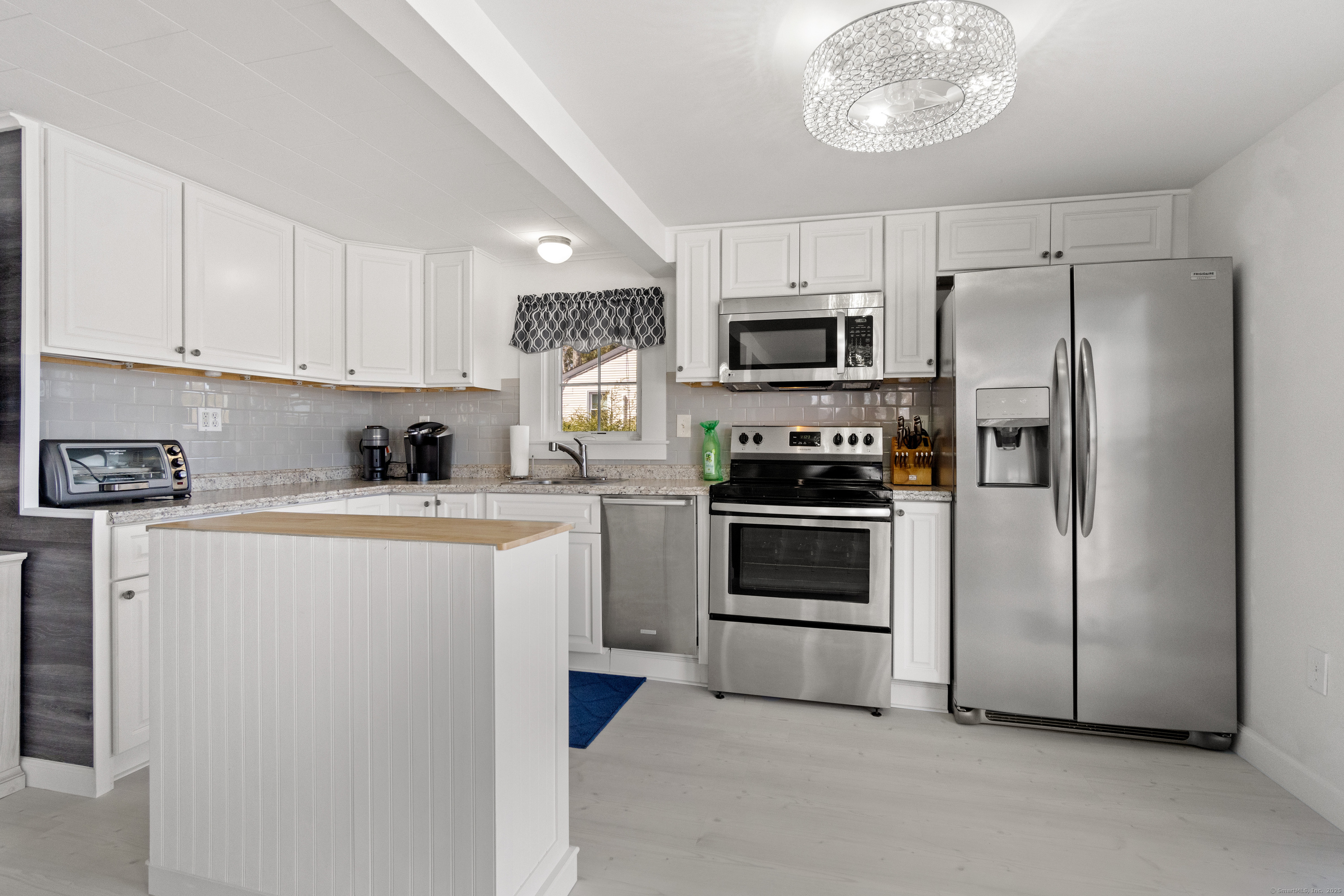 27 Bennett Circle, Voluntown, Connecticut image 5